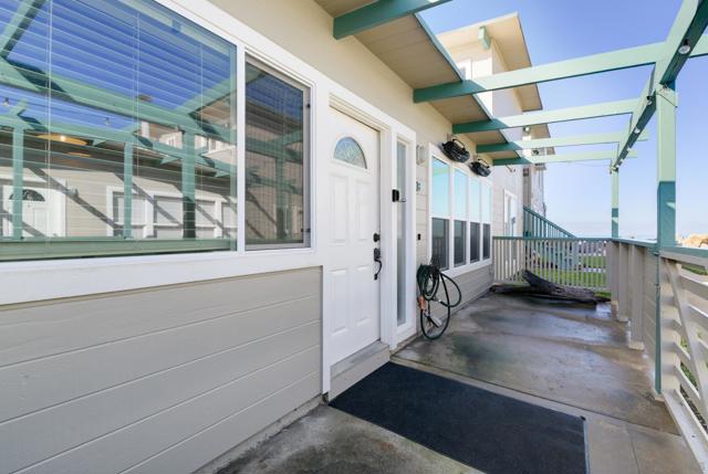 1680 B Seacoast Drive Unit B, Imperial Beach CA: https://media.crmls.org/mediaz/97c9ae04-5878-486d-8806-16139964855b.jpg