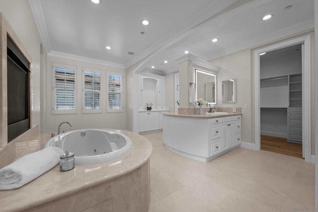 MLS #250040353SD image #28