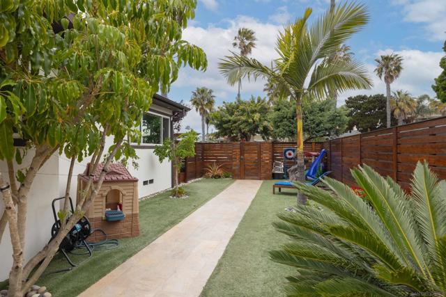 1215 17 Grand Ave, San Diego CA: https://media.crmls.org/mediaz/97ca3c3f-f400-4f95-bc3a-3f1a15b77d4f.jpg