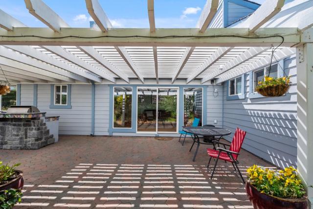 141 Holliday Drive, Hollister CA: https://media.crmls.org/mediaz/97ca4afd-a129-4a17-abb7-3d6e302062ab.jpg