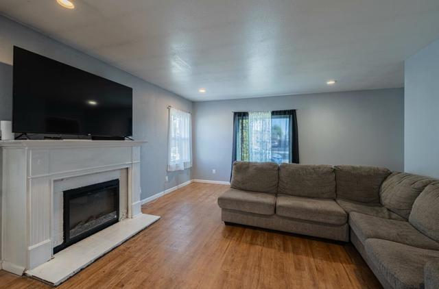 121 OAK Street, Salinas CA: https://media.crmls.org/mediaz/97caa92b-9eea-482e-9b34-5a436f181531.jpg