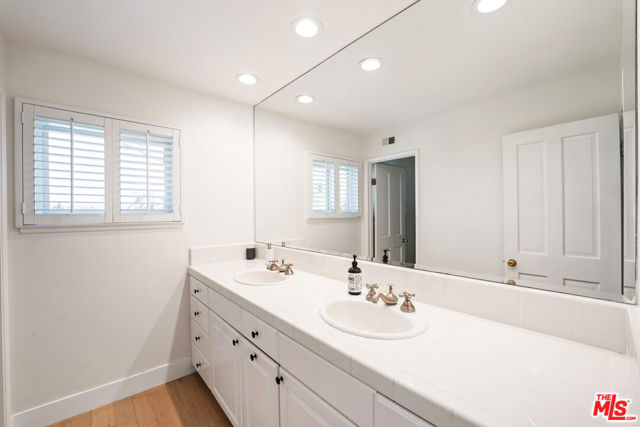 4441 Park Alisal, Calabasas CA: https://media.crmls.org/mediaz/97caaf28-a38f-405e-9543-60db043f539f.jpg