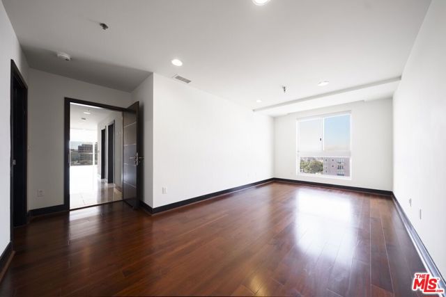 702 S Serrano Avenue, Los Angeles CA: https://media.crmls.org/mediaz/97cad1fa-20d6-4959-bfc0-81a3506c5e7f.jpg