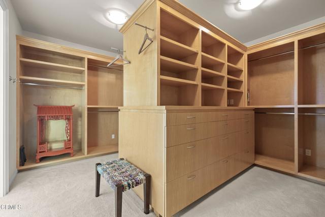 1135 Capri Way, Oxnard CA: https://media.crmls.org/mediaz/97cbfda2-2925-4802-937e-5e13cb40a4ad.jpg