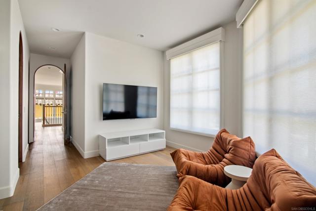 7729 Ivanhoe Avenue, La Jolla CA: https://media.crmls.org/mediaz/97cc5723-f7c3-4116-aa14-08db7d768125.jpg