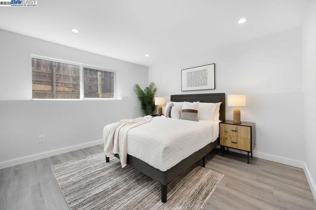 300 Somerset St, San Francisco CA: https://media.crmls.org/mediaz/97ccd4f0-7d6d-4329-9567-49862d2f5cba.jpg