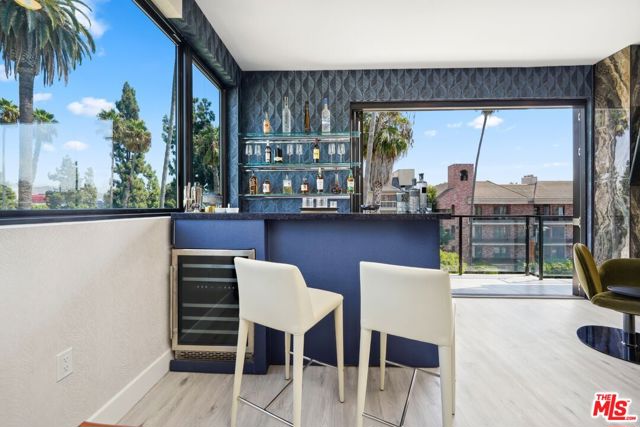 137 N Doheny Drive, West Hollywood CA: https://media.crmls.org/mediaz/97ccda2a-eb4d-44a8-bf27-ef44dc990701.jpg
