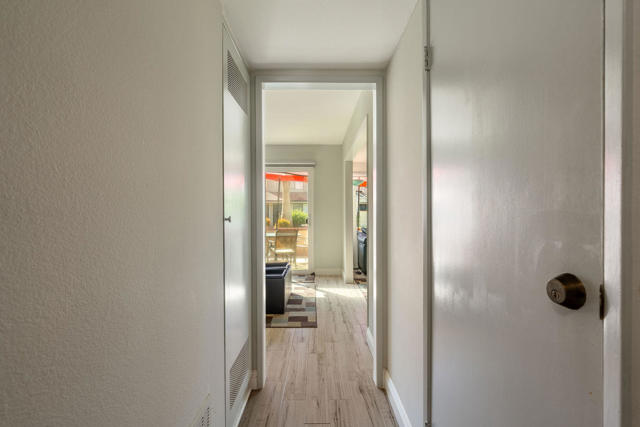 6000 Montecito Drive, Palm Springs CA: https://media.crmls.org/mediaz/97cd0388-3039-4f87-97ba-d661e683f084.jpg