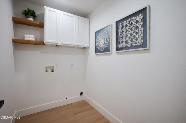 574 Nicole Drive, Newbury Park CA: https://media.crmls.org/mediaz/97cd1619-6ce6-4158-be4e-2ac2ed384b04.jpg