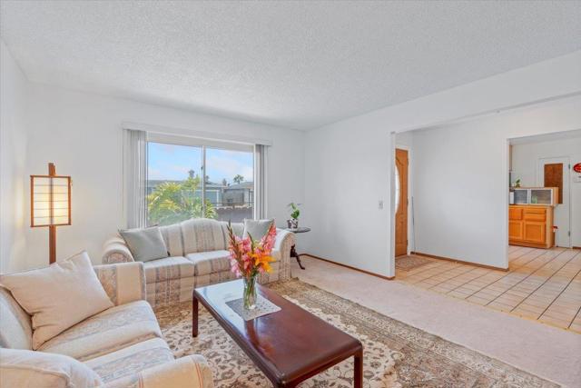 137 Silverwood Place, Marina CA: https://media.crmls.org/mediaz/97cddd89-8933-4473-bcc3-8441fd0ba5cf.jpg