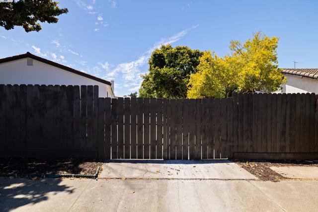 4501 Alice Way, Union City CA: https://media.crmls.org/mediaz/97ce490e-9a22-4f5b-a94f-c339673be33a.jpg