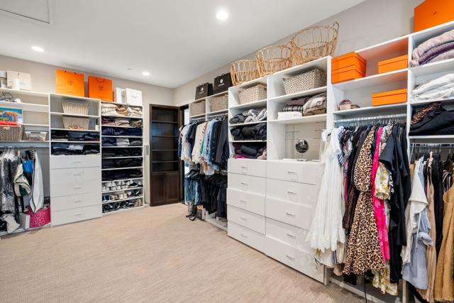 956 Urania Avenue, Encinitas CA: https://media.crmls.org/mediaz/97ce4b51-7bd3-4ae6-99d3-38ea4b65e632.jpg
