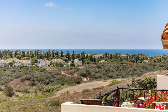 1537 Turquoise Drive, Carlsbad CA: https://media.crmls.org/mediaz/97ce9016-9927-4033-86c2-d59c0db0f02f.jpg