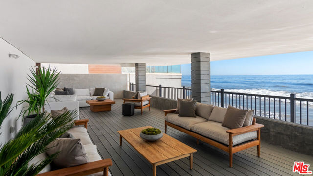 31388 Broad Beach Road, Malibu CA: https://media.crmls.org/mediaz/97ceca76-a21e-40db-9f5a-297b46723d76.jpg