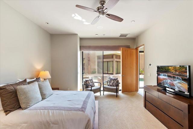 72 Royal Saint Georges Way, Rancho Mirage CA: https://media.crmls.org/mediaz/97cee88a-491c-4702-b62b-4b2406d608d0.jpg