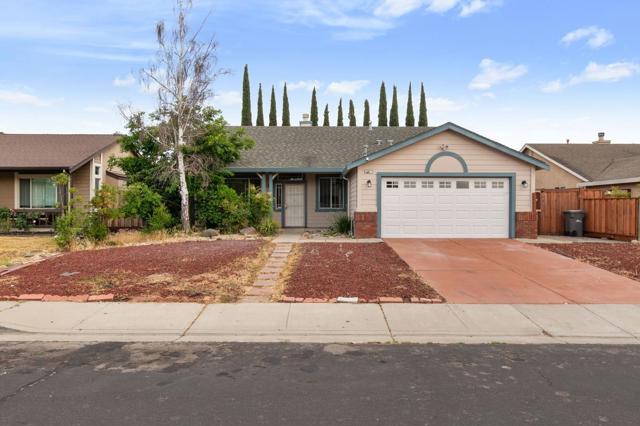 110 Walnut Meadows Court, Oakley CA: https://media.crmls.org/mediaz/97cee9af-8557-45fa-8f6a-6be15b525433.jpg