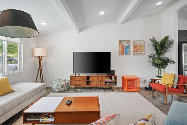 3059 N Biskra Road, Palm Springs CA: https://media.crmls.org/mediaz/97cf30d9-5d2c-4980-a981-ed0eb68a35ca.jpg