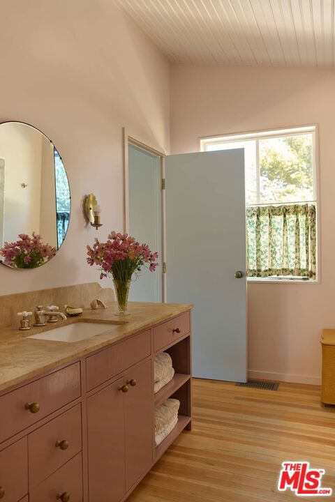 212 Paradise Cove Road, Malibu CA: https://media.crmls.org/mediaz/97cf5050-3c77-485a-9815-13c4eea35026.jpg