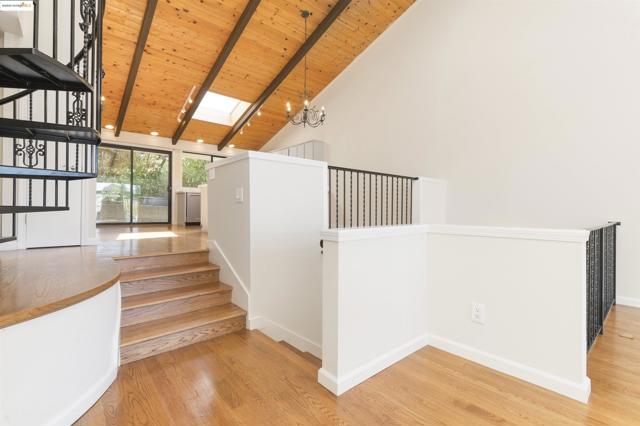 1881 Grand View Drive, Oakland CA: https://media.crmls.org/mediaz/97cfd3aa-5e1c-4325-a938-3bd26ead6ab5.jpg