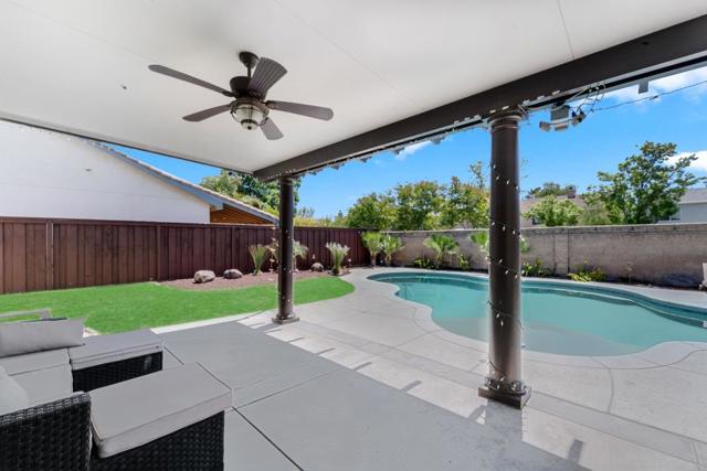2369 S Creekside Drive, Los Banos CA: https://media.crmls.org/mediaz/97cff720-edd0-45a6-89a0-7ec95a3975c2.jpg
