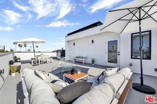 5868 Saturn Street, Los Angeles CA: https://media.crmls.org/mediaz/97d09217-6953-47b0-98a4-41d7db0f5ae4.jpg