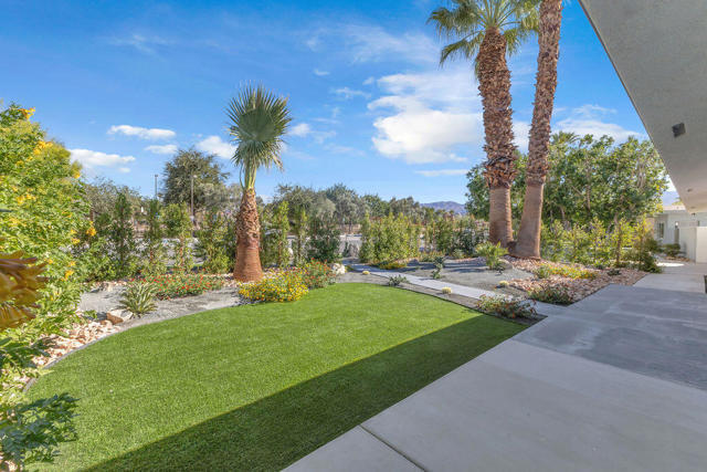 44635 San Carlos Avenue, Palm Desert CA: https://media.crmls.org/mediaz/97d09681-d6cf-4fcc-9cf2-b5e705644f43.jpg