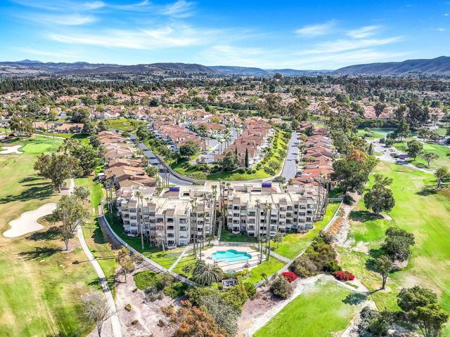 12132 Royal Birkdale Row Unit 104E, San Diego CA: https://media.crmls.org/mediaz/97d0b192-603a-49c6-806f-0ee124013da1.jpg