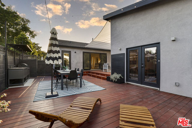 3744 Redwood Avenue, Los Angeles CA: https://media.crmls.org/mediaz/97d11ff3-b058-43e7-a4bb-7f64b37b6100.jpg