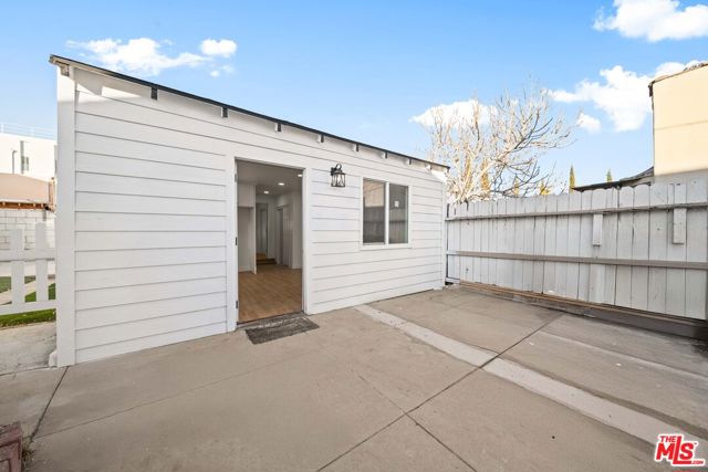 4325 W 58th Place, Los Angeles CA: https://media.crmls.org/mediaz/97d13da2-8c8f-428a-8e7b-e2ab57e87c05.jpg