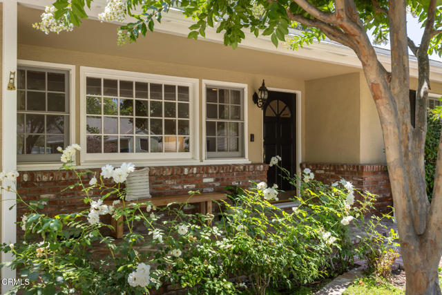 4650 Encinas Drive, La Canada Flintridge CA: https://media.crmls.org/mediaz/97d178ee-d084-48b8-8fd5-f288e4eeff9d.jpg
