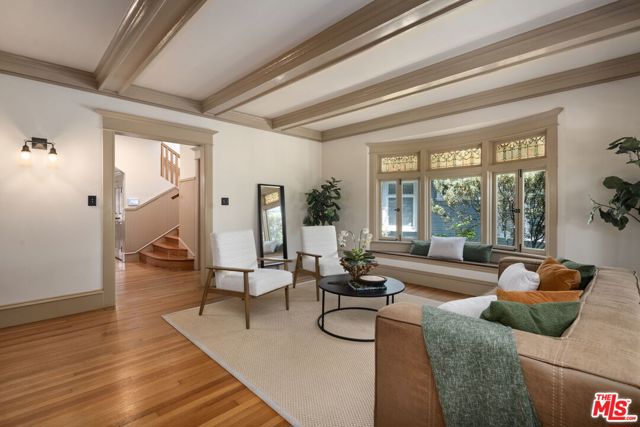 21 Park Avenue, Venice CA: https://media.crmls.org/mediaz/97d1b719-ed75-4c62-ab0d-42516a0f3d2d.jpg
