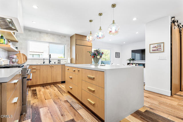 Detail Gallery Image 9 of 28 For 14 Bermuda Ct, Manhattan Beach,  CA 90266 - 2 Beds | 2/1 Baths