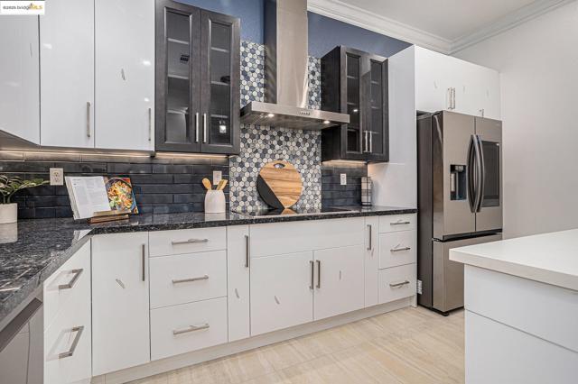 130 Arbor View Ln, Lafayette CA: https://media.crmls.org/mediaz/97d2a03d-5d57-408c-873d-04bce94226d8.jpg