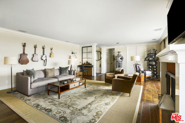 100 S Doheny Drive, Los Angeles CA: https://media.crmls.org/mediaz/97d2a078-036d-4848-bb14-849e2e998e4e.jpg
