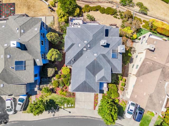 33 Lupine Valley Court, Brisbane CA: https://media.crmls.org/mediaz/97d3629b-0e30-41ee-ad9d-2385a9629409.jpg