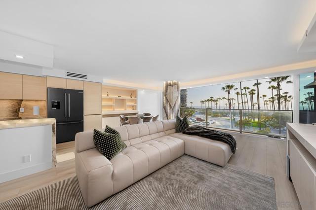 1820 Avenida Del Mundo, Coronado CA: https://media.crmls.org/mediaz/97d3e2d7-e8d5-4b7b-be95-490c5efd20fc.jpg