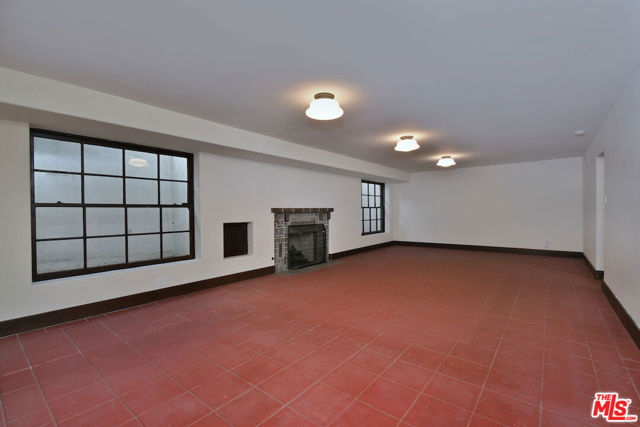 4352 Forman Avenue, Toluca Lake CA: https://media.crmls.org/mediaz/97d3e7a2-657a-4334-b9c6-6d0bd5eee9b8.jpg