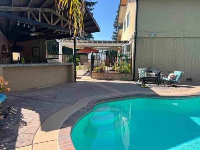 1298 Hersman Drive, Gilroy CA: https://media.crmls.org/mediaz/97d526e7-4040-4046-b3d6-9497e5bcc227.jpg