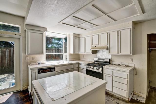 252 Waterview Terrace, Vallejo CA: https://media.crmls.org/mediaz/97d53e8d-8d14-4345-b660-94cf564e21ca.jpg