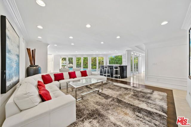 16221 Elisa Place, Encino CA: https://media.crmls.org/mediaz/97d57646-f629-47a5-a4ad-a7ed8b36dbec.jpg