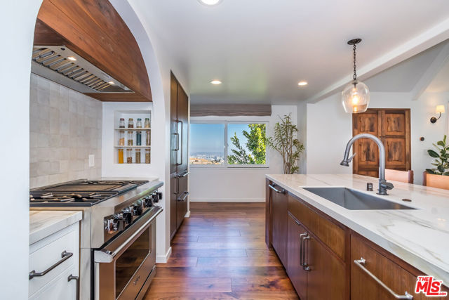 8149 Mannix Drive, Los Angeles CA: https://media.crmls.org/mediaz/97d5d2b3-16f0-469e-bc83-1036860b2cd0.jpg