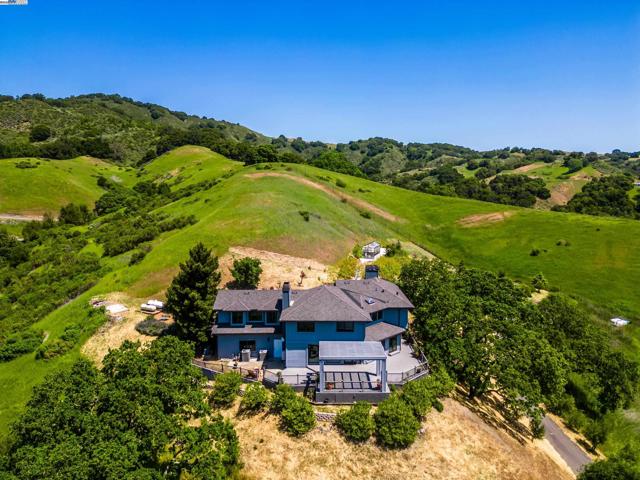 325 Bollinger Estates Ct, San Ramon CA: https://media.crmls.org/mediaz/97d6455e-fe90-4f7b-a856-486630593297.jpg
