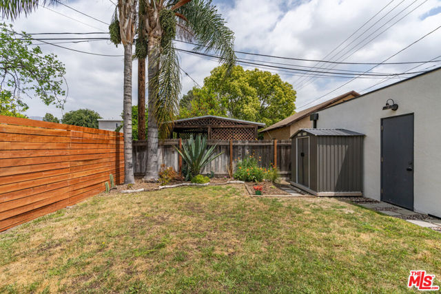 712 N Keystone Street, Burbank CA: https://media.crmls.org/mediaz/97d6ba20-75d8-4363-b23c-9138b2d94f49.jpg