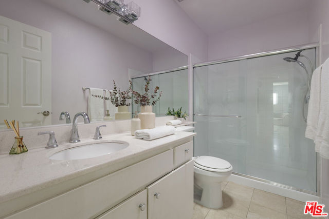 4829 Whitsett Avenue, Valley Village CA: https://media.crmls.org/mediaz/97d6bdcc-20d3-4497-8807-d99e208e42fc.jpg