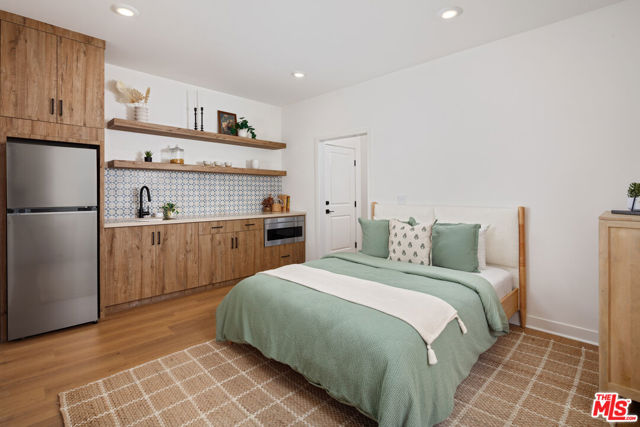 1678 Coral Sea Lane, Los Angeles CA: https://media.crmls.org/mediaz/97d7961d-3dfa-4469-9d26-7df20b441d31.jpg