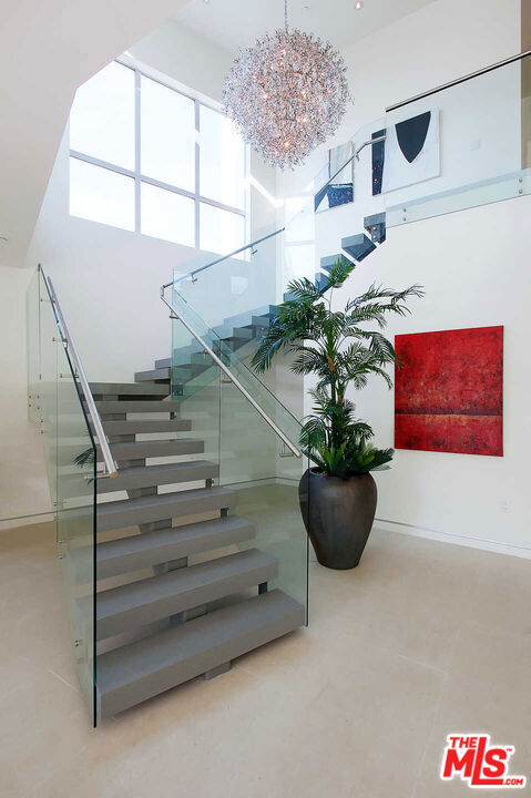 429 N Sweetzer Avenue, Los Angeles CA: https://media.crmls.org/mediaz/97d822a7-ef05-42fb-a082-2425b4c105c1.jpg