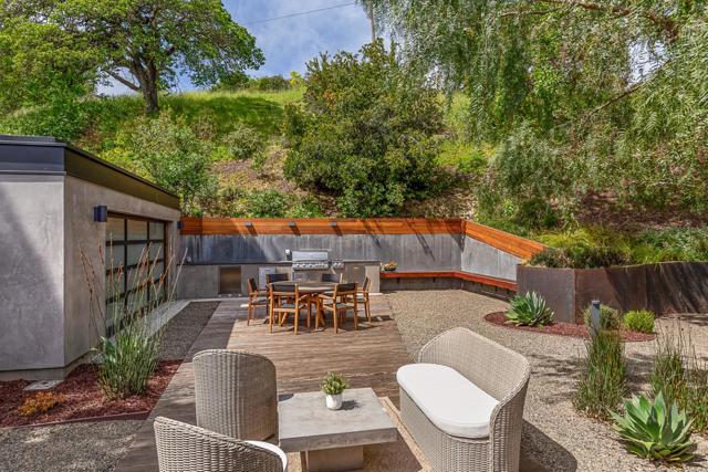 26896 Alejandro Drive, Los Altos Hills CA: https://media.crmls.org/mediaz/97d87ba6-df49-4ef6-a7f8-e6b66f6e7430.jpg