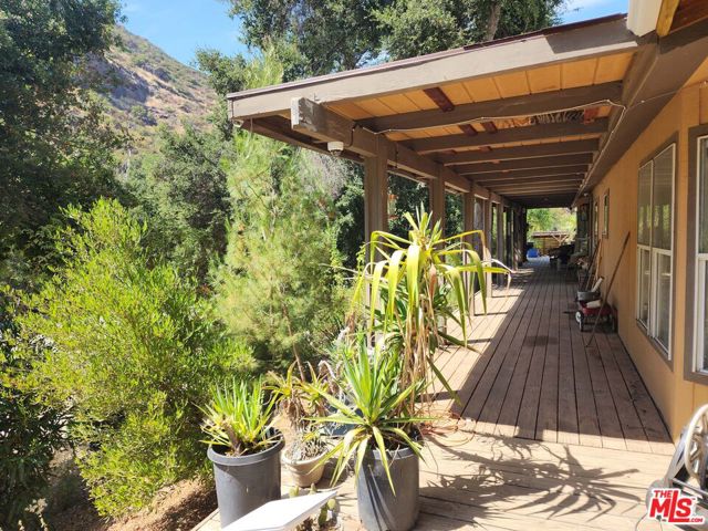 118 W Carlisle Road, Westlake Village CA: https://media.crmls.org/mediaz/97d98082-7e1a-4227-bc8e-b54d2580860f.jpg