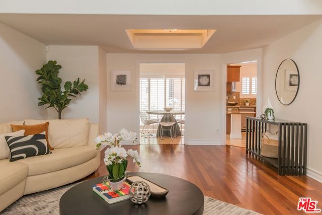 1747 S Barrington Avenue, Los Angeles CA: https://media.crmls.org/mediaz/97d9e5c4-10a6-42d5-bea7-09780b154dd1.jpg