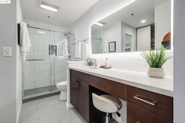 389 Belmont St, Oakland CA: https://media.crmls.org/mediaz/97da4ed3-06c8-4b68-8312-3992f43c482c.jpg